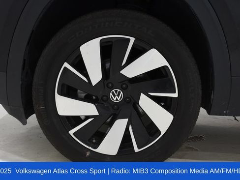 Used 2025 Volkswagen Atlas Cross Sport SE FWD image 6