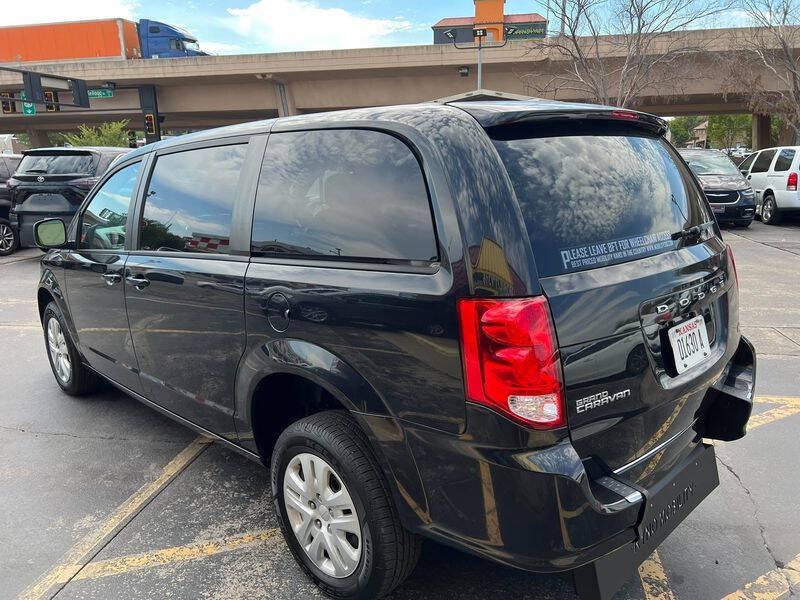 Used 2018 Dodge Grand Caravan SE w/ UConnect Hands-Free Group FWD image 13