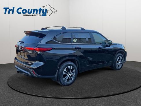 Used 2023 Toyota Highlander XLE AWD/4WD image 8
