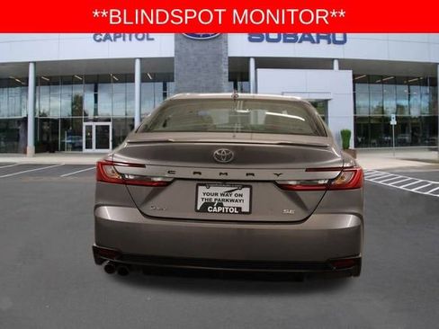 Used 2025 Toyota Camry SE image 5