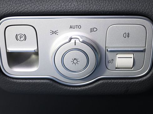 Used 2025 Mercedes-Benz GLE 350 4MATIC image 25