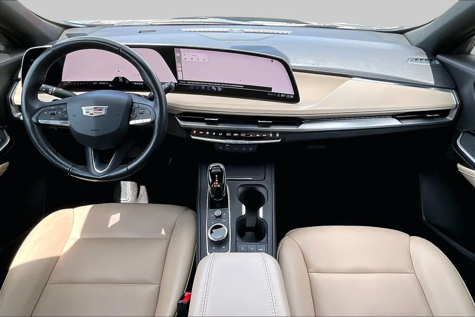 Used 2024 Cadillac XT4 Luxury w/ Cold Weather Package FWD image 16