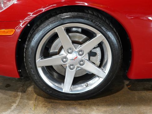 Used 2005 Chevrolet Corvette Coupe w/ Preferred Equipment Group RWD image 59