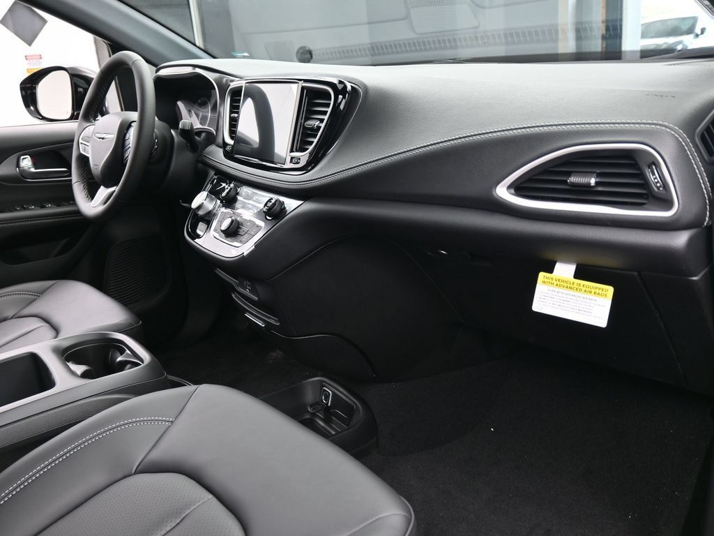 New 2026 Chrysler Pacifica Select FWD image 41