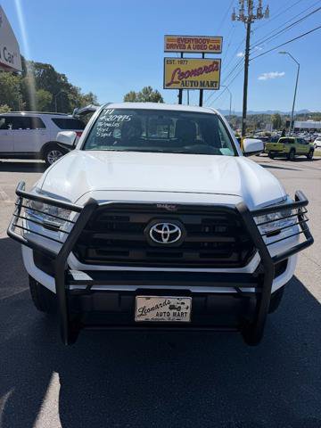 Used 2017 Toyota Tacoma SR AWD/4WD image 3