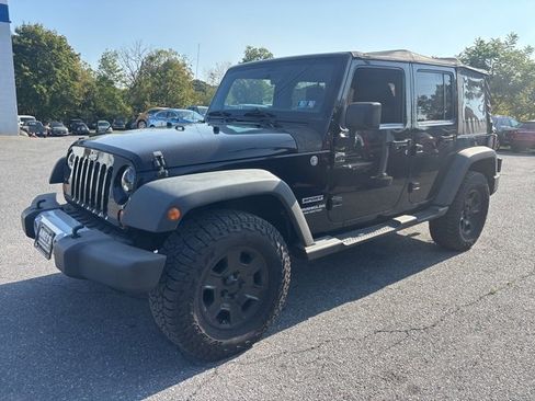 Used 2011 Jeep Wrangler Unlimited Sport image 3