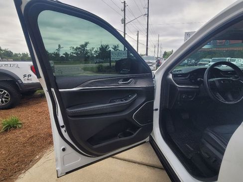 Used 2022 Jeep Grand Cherokee L Limited RWD image 10