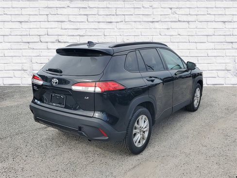 Used 2022 Toyota Corolla Cross LE image 2