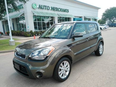 Used 2012 Kia Soul + w/ Audio Pkg FWD image 1