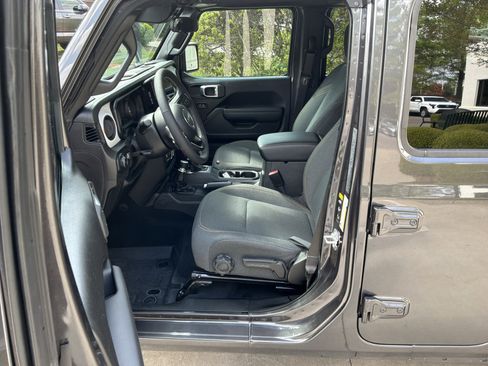 Used 2025 Jeep Wrangler Sport S image 16