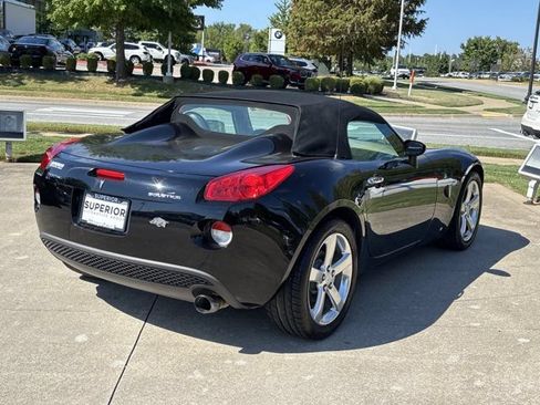 Used 2006 Pontiac Solstice Convertible w/ Premium Package RWD image 3