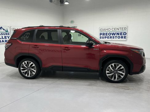 Used 2025 Subaru Forester Touring AWD/4WD image 9