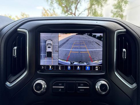 Used 2021 GMC Sierra 1500 AT4 w/ Technology Package AWD/4WD image 23