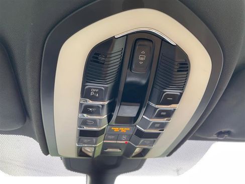 Used 2015 Porsche Cayenne S image 29