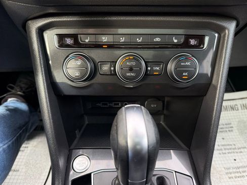Used 2018 Volkswagen Tiguan SE w/ Panoramic Sunroof Package image 32