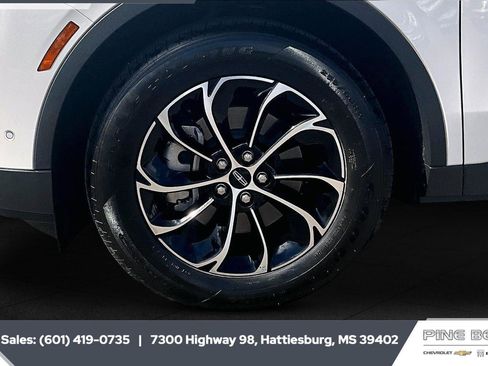 Used 2024 Lincoln Nautilus Premier image 7