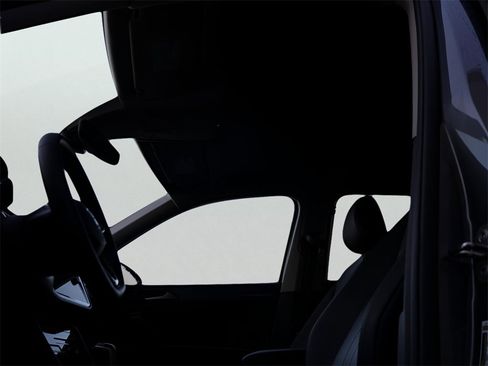 Used 2024 Volkswagen Tiguan SE image 37