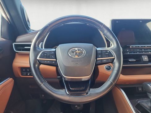 Certified 2020 Toyota Highlander Platinum image 12