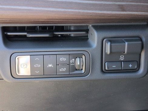 Certified 2025 GMC Sierra EV Denali AWD/4WD image 18