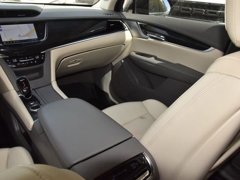 Used 2020 Cadillac XT6 Premium Luxury image 18