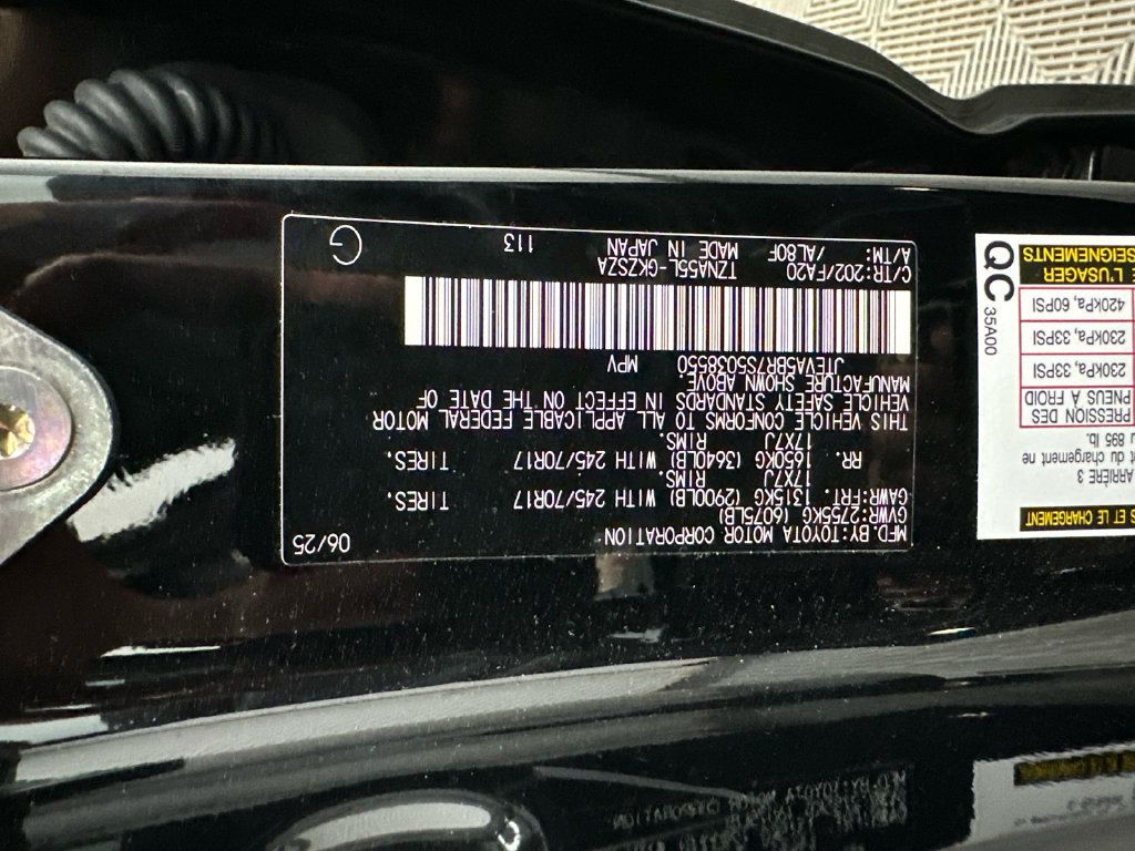 Used 2025 Toyota 4Runner SR5 AWD/4WD image 31