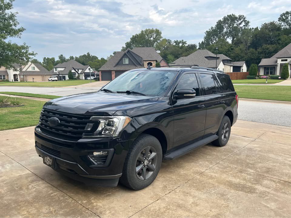 Used 2020 Ford Expedition XLT w/ Equipment Group 202A AWD/4WD image 2