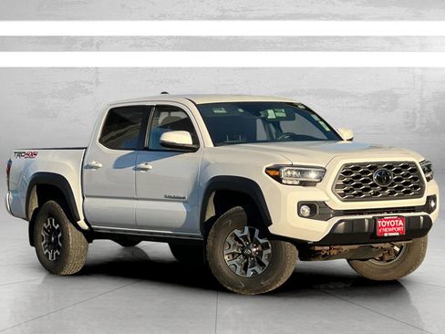 Used 2020 Toyota Tacoma image 2