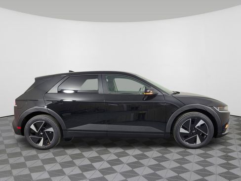 New 2026 Hyundai Ioniq 5 SE image 2