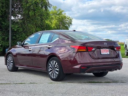 Used 2024 Nissan Altima 2.5 SV FWD image 6