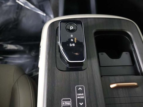 Used 2023 Nissan Ariya AWD image 46