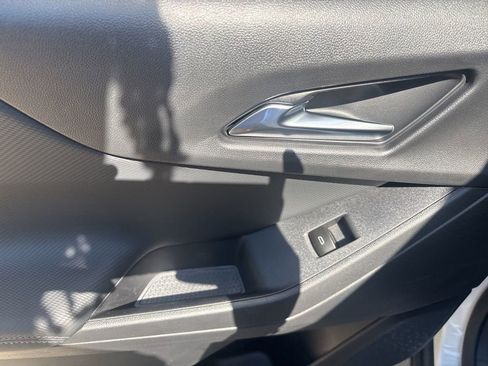 New 2026 Chevrolet Equinox LT w/ Convenience Package II FWD image 37