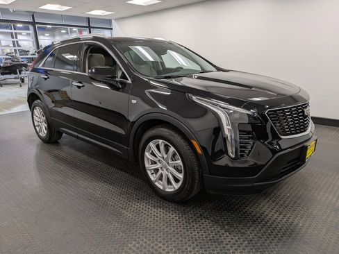 Used 2023 Cadillac XT4 Luxury w/ Cold Weather Package image 3