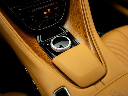 Used 2018 Aston Martin DB11 V12 RWD image 46