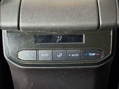 Used 2021 Toyota Highlander XLE image 28