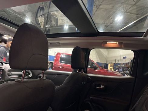 Used 2022 Jeep Renegade Latitude w/ Sun/Sound Group image 20