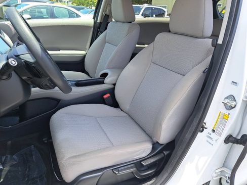 Used 2018 Honda HR-V EX image 14