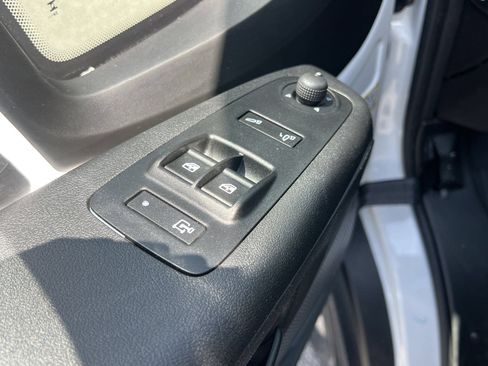 Used 2025 RAM ProMaster 2500 w/ Convenience Group FWD image 16