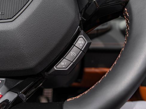 Used 2024 Lamborghini Huracan EVO image 14