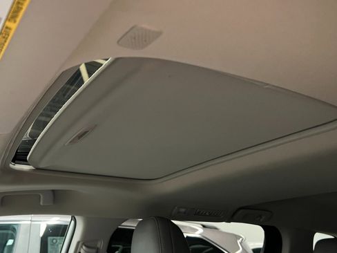 Used 2023 Toyota Sienna XLE image 35