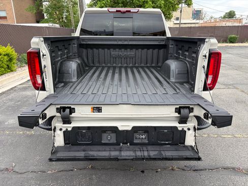 Used 2026 GMC Sierra 1500 AT4X w/ LPO, Black Badging Package AWD/4WD image 8