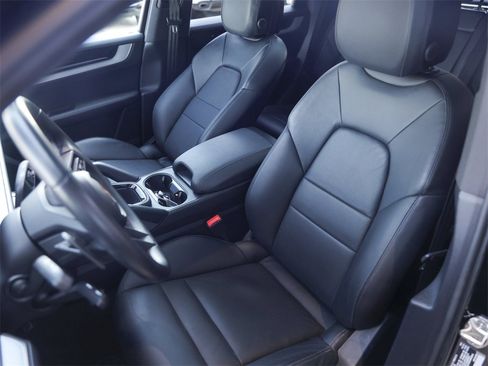 Certified 2024 Porsche Cayenne image 5