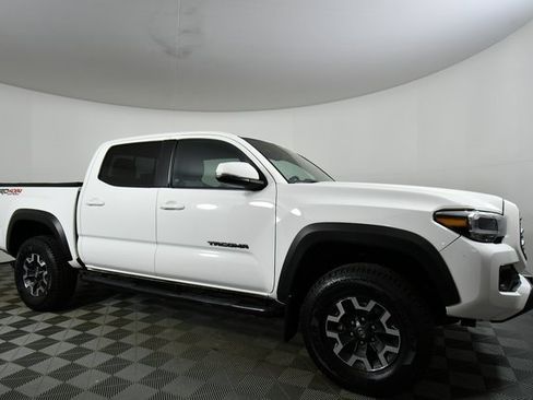 Used 2023 Toyota Tacoma TRD Off-Road image 9