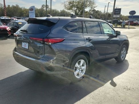 Used 2022 Toyota Highlander LE image 3