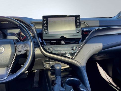 Used 2022 Toyota Camry XSE image 6