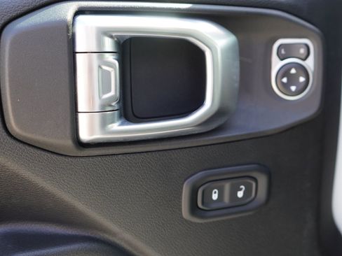 Used 2022 Jeep Wrangler Unlimited Rubicon w/ LED Lighting Group image 19