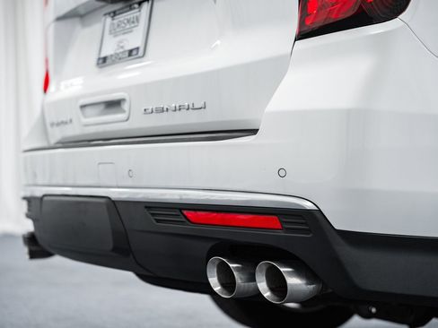 Used 2022 GMC Yukon Denali w/ Denali Premium Package image 7