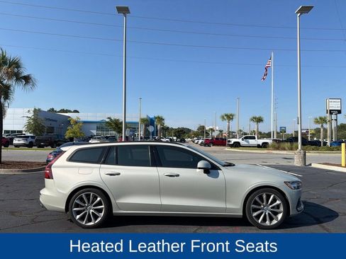 Used 2020 Volvo V60 T5 Momentum FWD image 2