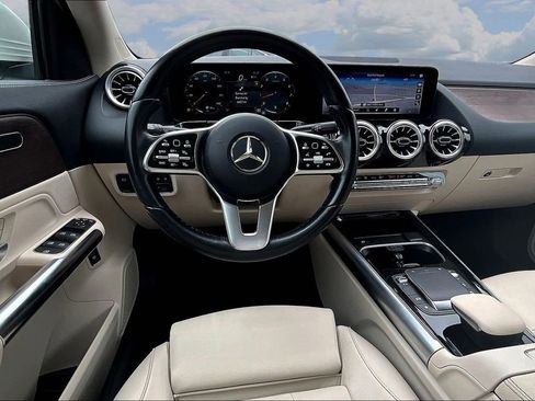 Used 2022 Mercedes-Benz GLA 250 4MATIC w/ Premium Package Lite image 8