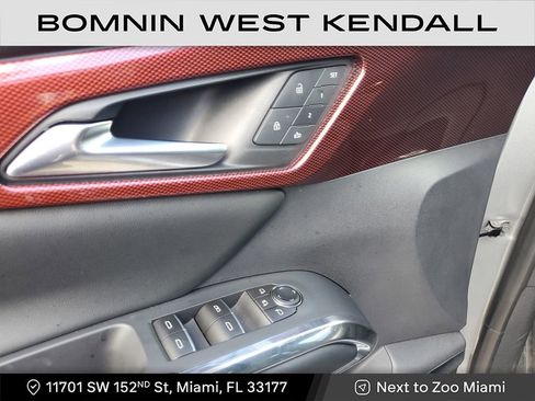 Used 2024 Chevrolet Traverse RS image 25