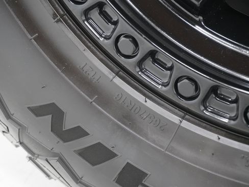 Used 2019 Toyota Tacoma SR5 image 25